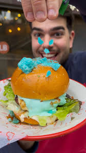 ⬇️ Inspirada en una de las películas MÁS TAQUILLERAS de la historia del  cine 🎥, en @laburguesa acaban de lanzar la Jack & Rose 🍔🧊, La burger  (sólo 10,50€ 💰) estará disponible hasta el 22 de marzo en ...