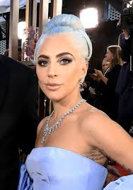 Lady Gaga Just Perfected Royal Style On The Golden Globes Red Carpet Lady Gaga Natural Hair Mask Gaga Golden Globes