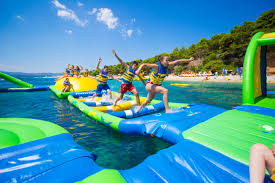 Bump other players during the race and have fun playing this colorful and sunny water slide game. Aquapark Watersports Banjole