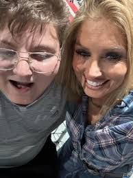 Kerri Lyon's Instagram, Twitter & Facebook