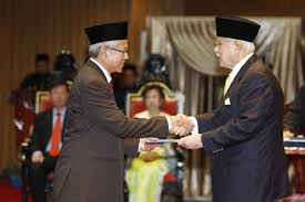 Sementara itu, ketua menteri pulau pinang, chow kon yeow dijangka memberi keterangan berhubung projek terowong dasar laut kepada suruhanjaya pencegahan rasuah malaysia (sprm) pada selasa depan. Exco Pulau Pinang Angkat Sumpah