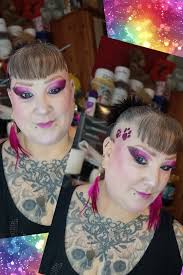 Happy Saturday ...it's muggy and hot today..so still no win for me lol  today's look pinks into silverpink 🩷🩶🥵😁