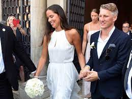 Unsere dienstleistungen im bereich zahnimplantate. Unglaublich Das Hat Ana Ivanovics Brautkleid Bei Hochzeit Mit Schweini Gekostet Fussball