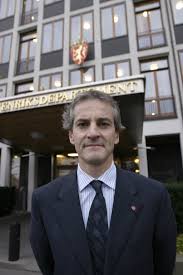 Norwegian foreign minister jonas gahr støre, the author of this article, in tahrir square, cairo, march 1, 2011 what a road we have traveled to reach this point. Norges Utenriksminister Jonas Gahr Store Maner Til Internasjonalt Samhold Nordisk Samarbeid