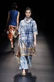 Fashion show batik kategori pertama, pemilihan putra putri batik gebyar umkm 2016. Indonesia Fashion Week Fall 2018 Tokyo Model Baju Wanita Model Pakaian Pakaian Wanita