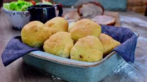 In addition to rapid air technology, the unique design of the airfryer also allows for excess oil and fat from your food to be drained backen sie das brot, bis es knusprig ist. Die Schnellsten Brotchen Der Welt Dinner Rolls Aus Dem Philips Airfryer Youtube
