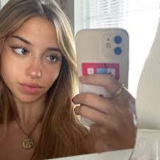 Holly Elizabeth's Instagram, Twitter & Facebook