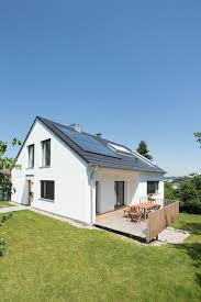 Schickes Einfamilienhaus Mit Hanglage In 2020 Einfamilienhaus Anbau Gartenhaus Haus Hanglage