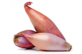 Its lighter inner leaves work for salad as well. Onions Eschalots Patane Produce