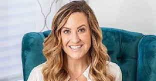 Sarah Burr's Instagram, Twitter & Facebook