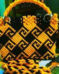 Batik motif cakar ayam ini biasanya digunakan untuk upacara mitoni, sebuah tradisi memperingati tujuh bulan usia bayi di dalam kandungan. Facebook
