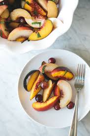 Stone Fruit Salad With Vanilla Honey Syrup Gluten Free Grain Free And Refined Sugar Free It S The P Recette Salade De Fruits Salade De Fruits Recette Salade