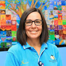 Katrina Elliott's Instagram, Twitter & Facebook