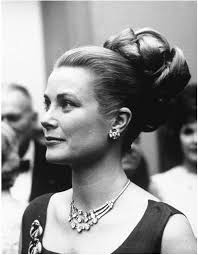 The Grain de Café jewellery collection channels the glamour of the 1950s  Côte d'Azur and the radiant beauty of Grace Kelly. Designed as living,  moving, opulent and joyful constructions, the creations represent