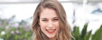 Biyografisine, 15 yıllık kariyerinin detaylarına ve hakkındaki tüm haberlere bak. Schauspielerin Nora Waldstatten Wiener Schnitzel Und Schmah Medien Gesellschaft Tagesspiegel