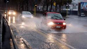 Ancora maltempo al nord, dove si segnalano forti piogge e molti danni: Bombe D Acqua E Maltempo Alle Porte Le Previsioni Regione Per Regione Ilgiornale It