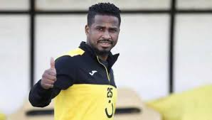 ناصر الشمراني من مواليد 23 تشرين الثاني/نوفمبر عام 1983؛ هو لاعب كرة سعودي لعبَ لصالح عددٍ من الأندية بما في ذلك نادي الوحدة السعودي الذي بدأ معهُ مسيرته الاحترافيّة منذ عام 2003؛ ثم انتقل لنادي الشباب السعودي بالإعارة عام 2006 قبل أن يعود للوحدة ومن ثم الشباب مُجددًا. Ø£Ø®Ø¨Ø§Ø± Ù†Ø§ØµØ± Ø§Ù„Ø´Ù…Ø±Ø§Ù†ÙŠ Ø³Ø¨ÙˆØ±Øª 360
