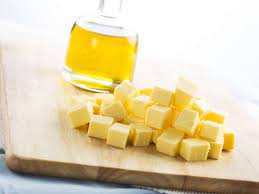 Öl durch Butter ersetzen: So viel brauchen Sie, damit es klappt -  Umrechnungstabelle