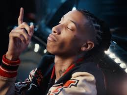 @twinuzis “waiting for love”, vfx by me & @johndrhm , title by me, dir. by  @jacksonmagnabosco @keatondjones , 3d by @sp1ll