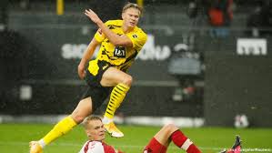 Check out his latest detailed stats including goals, assists, strengths & weaknesses and match ratings. Bundesliga Erling Haaland Forces The Issue As Borussia Dortmund Bounce Back Sports German Football And Major International Sports News Dw 03 10 2020