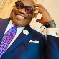 100+ perfiles de «H. Morris»