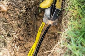 Das erdkabel im leerrohr bedecken sie zunächst mit einer weiteren 10 cm dicken sandschicht. Erdkabel Verlegen Meinhausshop Magazin