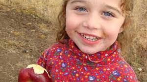 Apple Jean's Instagram, Twitter & Facebook