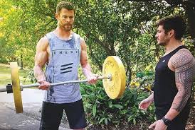 The introduction to chris hemsworth's character in extraction is the ultimate hold my beer. Chris Hemsworth Workout The God Of Thunder S Thor Workout Train
