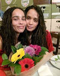 Bonet was married to singer lenny kravitz from 1987 to 1993 and their daughter, zoe, was born in 1988, making her not even 11 years old when her mom filmed high fidelity. Zoe Kravitz Mom Lisa Bonet Pose In Sweet Twinning Selfie People Com