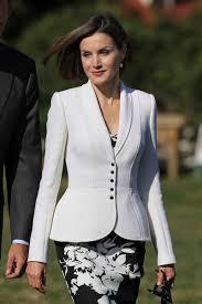 Looks de Letizia con los que está guapa,elegante o espectacular  Images?q=tbn:ANd9GcTDDAmf400mCRMRJZLEGclqL3iRHRUfSnUwqfH5T5xLxYM76Aa2