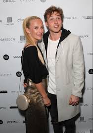 Lee thompson young was born as the son of velma love and tommy scott young. Sam Thompson Signs Up For Celebs Go Dating Following Split From Tiff Watson And Failed Romance With Amelia Lily