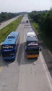 Mr gaplek alfarruq bawa mercy 1525 review luragung termuda alfarruq mr gaplek. Pengalaman Naik Bus Luragung Sahabat Bhinneka Posts Facebook