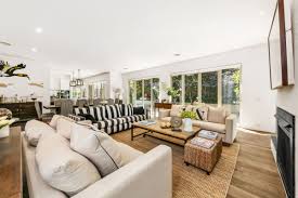 So it's no wonder that this style is one of coastal luxuriousness, and that the hamptons style bedroom is one of the most popular interior decor designs worldwide. How To Nail Hamptons Style Home Decor Homely