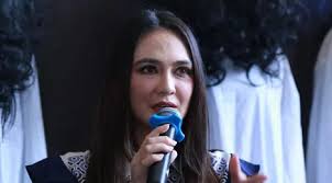 Sutradara rocky soraya (mata batin) mengenang horor klasik 1981, sundelbolong, yang dibintangi ratu horor, suzzanna. Film Suzzanna Bernapas Dalam Kubur Lampaui Rekor Danur 2 Maddah News Entertainment Fimela Com