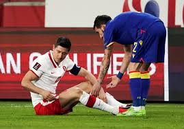 Bayern munich striker robert lewandowski, who is. Lewandowski Out For 4 Weeks With Injury To Miss Bayern Psg Tie Daily Sabah