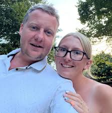 I'm looking for someone whom can personalise a few things for me, like a  bottle, maybe a bag too. Can you lovely lot tag some pages please.  Thank-you ☺️