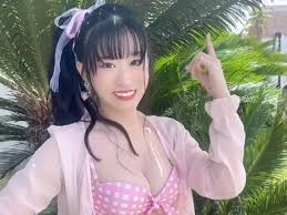 お胸の揺れが凄すぎ」上西怜、谷間あらわな水着姿でノリノリダンス！ 「これはヤバい」「たまらん」 - All About ニュース