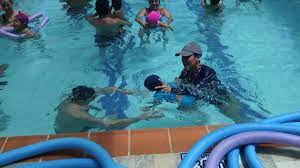 Juegos En El Agua Clases De Natacion Natacion Fotografia