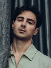 Späti, Serie de televisión, Sitcom, Capítulos 1-8, 2024