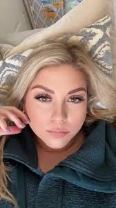 I do wish i could do my brows like that tho 😏