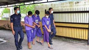 Pengerusi jawatankuasa kerajaan tempatan, perumahan dan kesihatan kelantan dr izani husin berkata, empat daerah di negeri itu masih dikenakan pkpb iaitu kota bharu, machang, tanah merah dan pasir mas. Kes Buli Di Smk Kemahang 1 Tanah Merah Direman Sahih