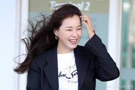 참고로 세월이 지나 이하늬가 미스코리아로 나왔을 당시 역대급으로 반응이 좋았던 것처럼 왜곡되어 회자되곤 하는데, 이하늬가 대중들에게 좋은 이미지로 크게 각인되기 시작한건 2007년 미스 유니버스에서 4위로 당선 됐을 때부터이다. ì´í•˜ëŠ¬ ìœ¤ê³„ìƒê³¼ ê²°ë³„ ì´í›„ ê·¼í™© ìš´ë™ê³¼ ëª…ìƒ í†µí•´ ížë§ ì¤'