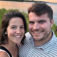 Who can sketch or draw a house from a picture?