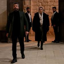 Nasuh, azize'nin aslında ayşe olduğunu, azize ise seneler önce. 465 Begenme 10 Yorum Instagram Da Hercai Hercaidizi Azize Aslanbey Konaga Geri Mi Donuyor Hercai Yeni Bolumuyle Yarin In 2021 Turkish Actors Actors Nun Dress