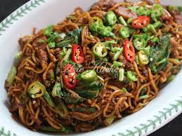 Pagini, teringin pulak nak makan sarapan mee goreng basah. Mee Goreng Mamak Azie Kitchen