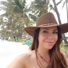 Loni Hale (lonihale)