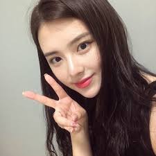 Nếu bạn vừa lăn kim, peel da hóa học, hãy dùng 5 loại kem dưỡng chuyên dụng  có giá dưới 400k này