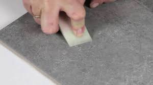 Spülmittel löst fettflecken während essig gegen kalk wirkt. Picobello Reparatur Sets Fur Fliesen An Wand Boden Diy Reparatur Eines Lochs Beton Youtube