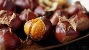 Le castagne cotte al forno o arrostite (caldarroste) sono imbattibili… ma anche al microonde vengono buone e soprattutto veloci da preparare!!! Caldarroste Al Forno Morbide Facili Da Sbucciare Foodvlogger Youtube