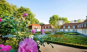 The restaurant serves alpine specialties and an exquisite selection of drinks. Vienna House Easy Castrop Rauxel Destination Wedding In Castrop Rauxel Nordrhein Westfalen